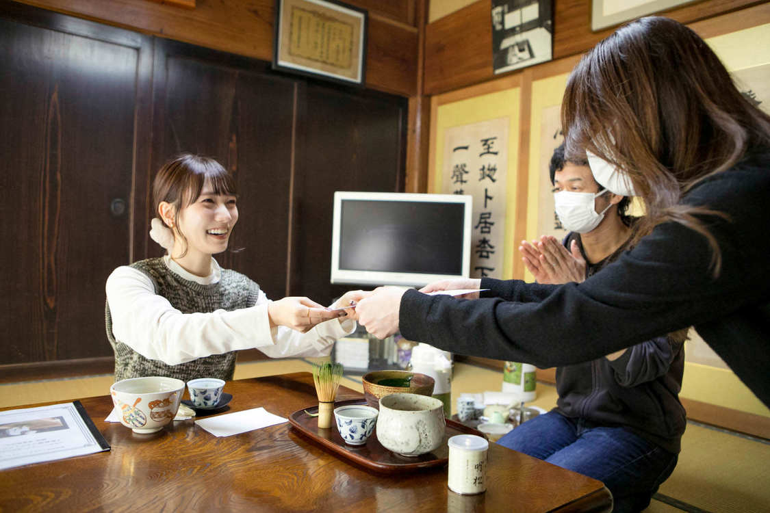 26時のマスカレイド 江嶋綾恵梨「えじのお茶会体験記〜大和撫子になっちゃうよ？〜」第3回｜埼玉県狭山市・奥富園