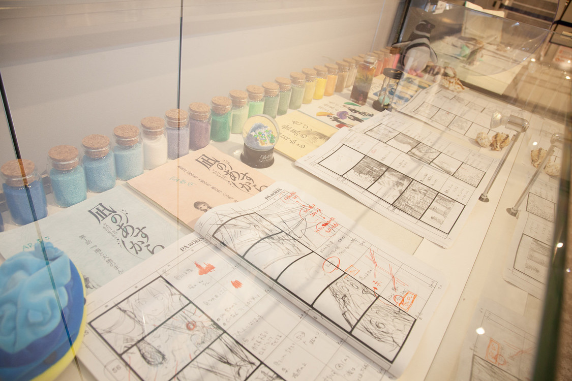 ＜「凪のあすから」×「色づく世界の明日から」×「白い砂のアクアトープ」コラボレーション展～海の色を巡りに finale～＞