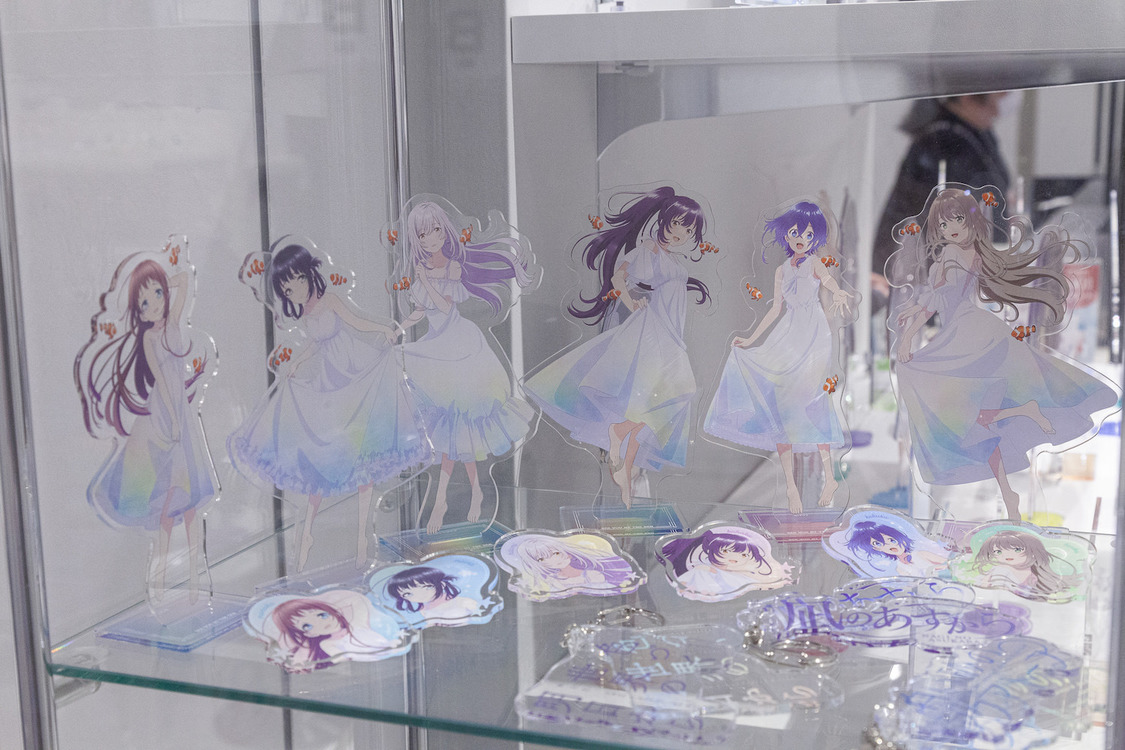 ＜「凪のあすから」×「色づく世界の明日から」×「白い砂のアクアトープ」コラボレーション展～海の色を巡りに finale～＞