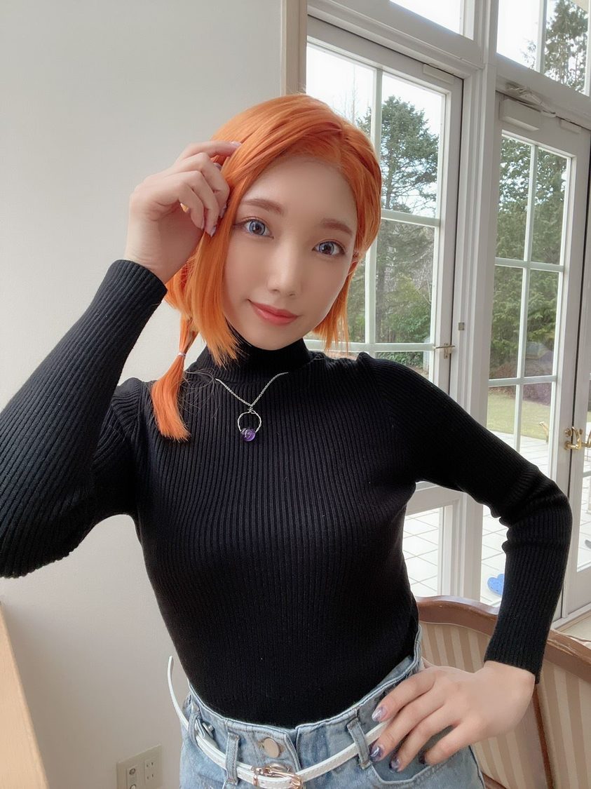 霜月めあ（(c)LUCKMAN／白泉社　スタイリスト：野田陽子（ミタケイショウ）　ヘアメイク：柄原清美（JULLY）、田森春菜（JULLY））