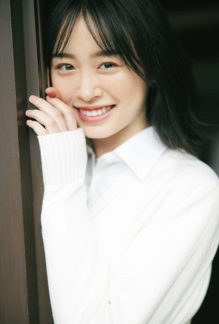 『B.L.T.graduation2022高校卒業』ローソンエンタテインメント購入特典ポストカード【髙橋未来虹（日向坂46）】