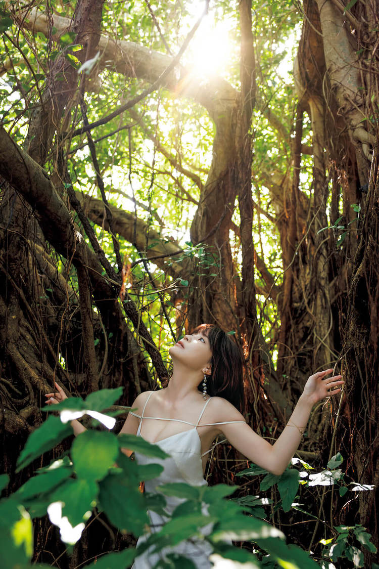 岸明日香アニバーサリー写真集『Culmination』収録カット（©SDP）