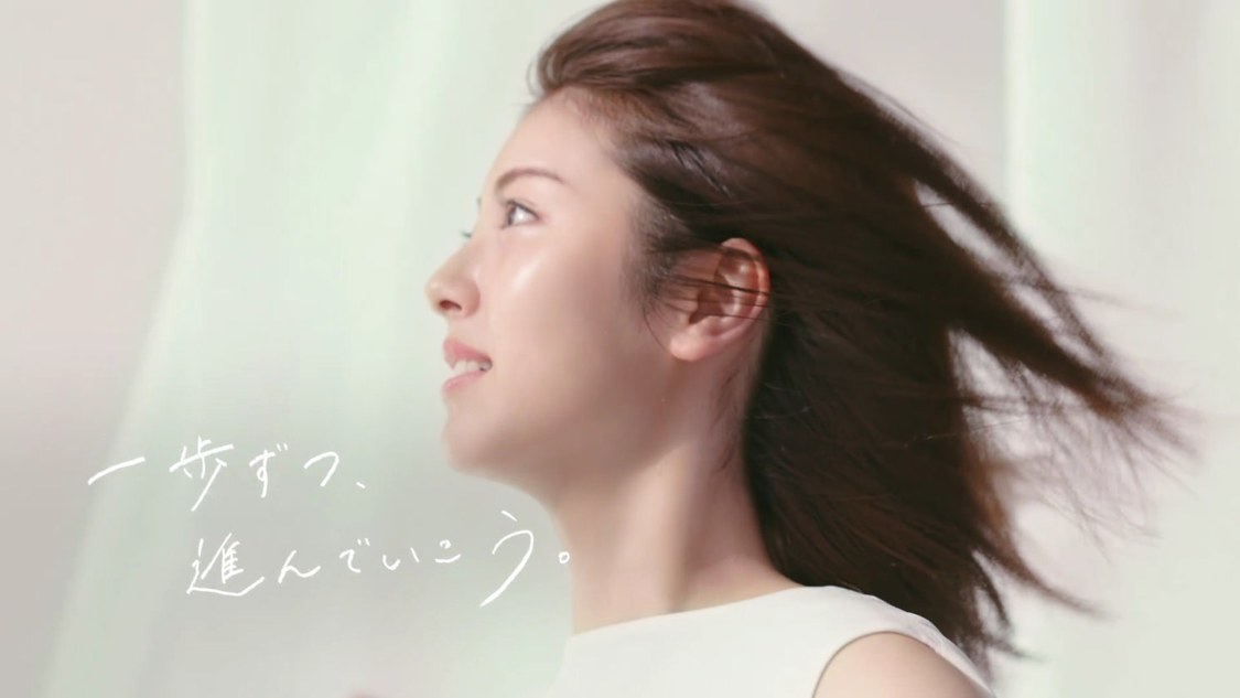 エリクシール「ファースト エイジングケア」シリーズ新CM「ファースト エイジングケアの化粧水」篇