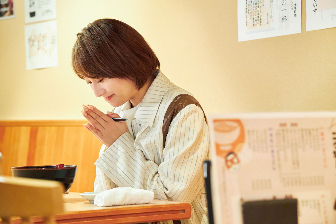 ドラマ『黙食女子 2022春SP』第1話場面写真