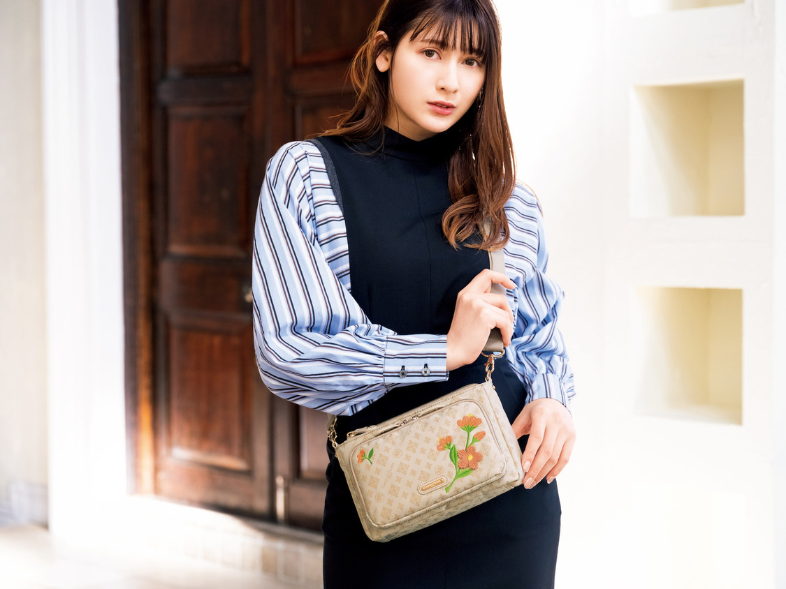 アンジェラ芽衣（(C)宝島社）