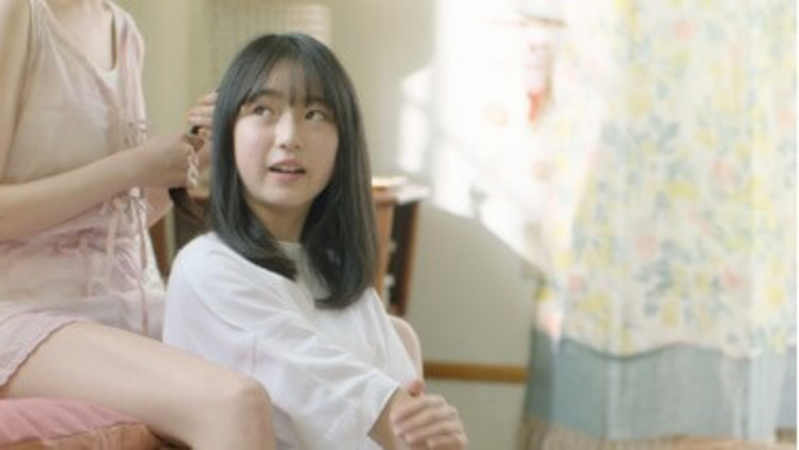 脱毛サロン『ミュゼプラチナム』新TV-CM「悩めるいとこ」篇より