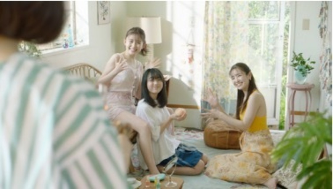 脱毛サロン『ミュゼプラチナム』新TV-CM「悩めるいとこ」篇より