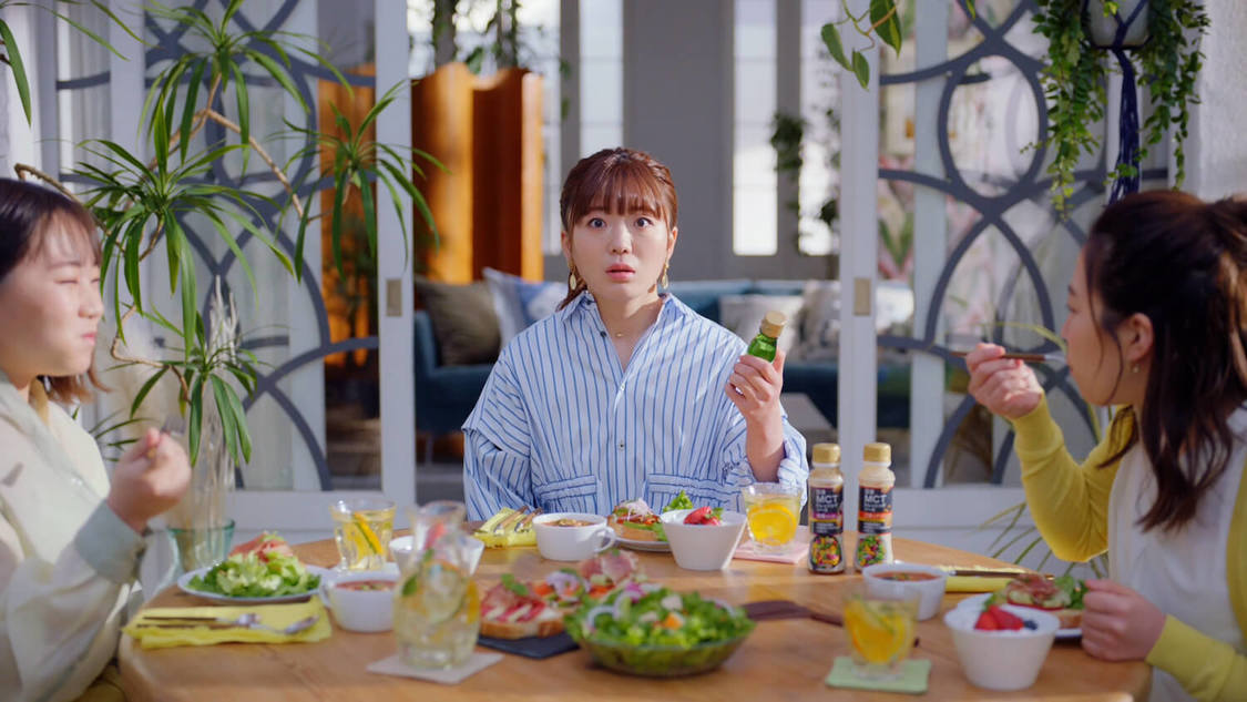 MCT「ホームパーティー」篇より