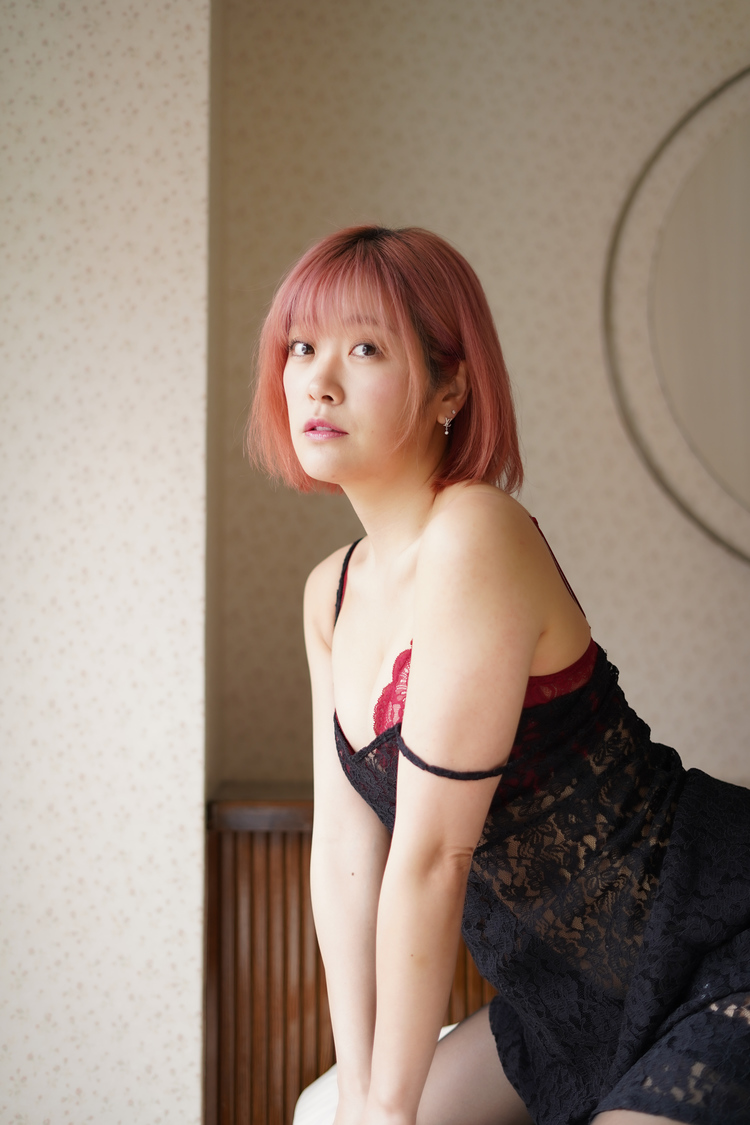 国友愛佳デジタル写真集『逢引き。』より