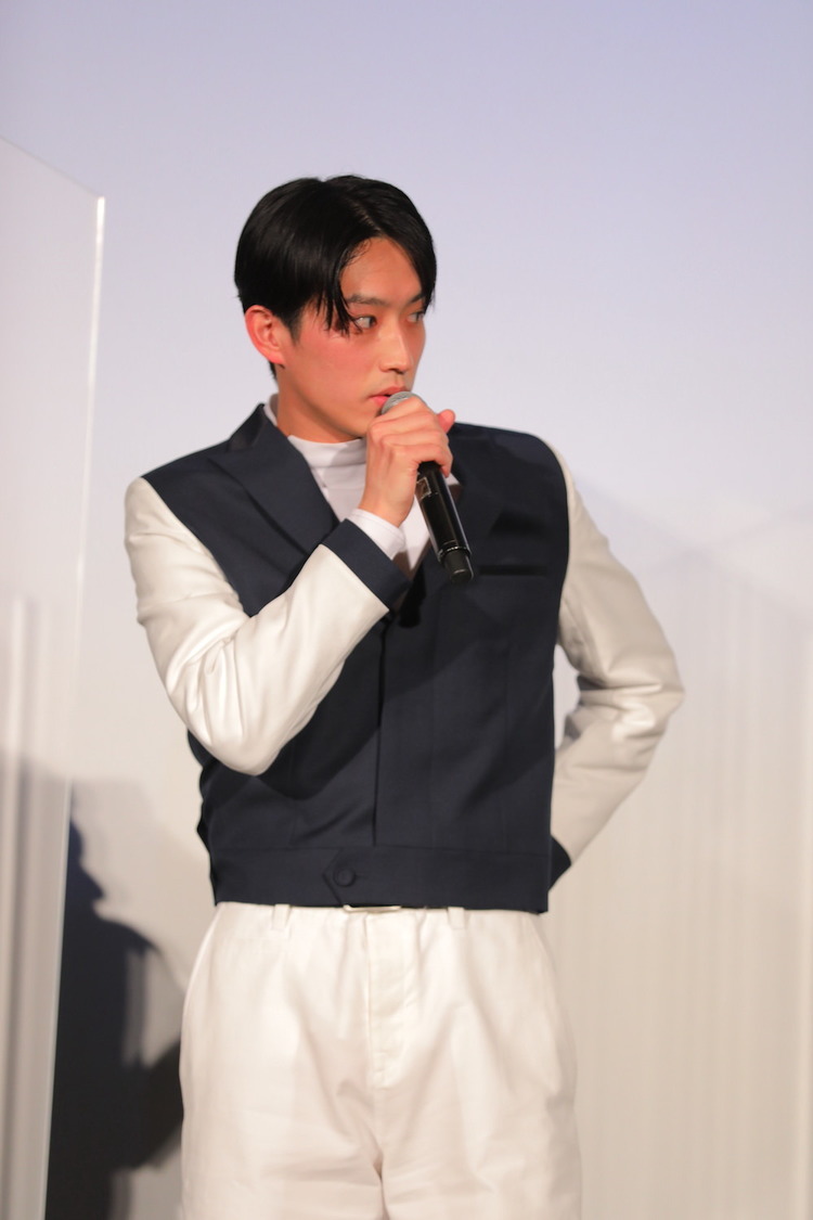 杉野遥亮＜映画『やがて海へと届く』公開記念舞台挨拶＞（2022年4月2日／／©️2022 映画「やがて海へと届く」製作委員会）