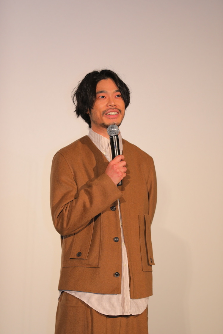 中崎敏＜映画『やがて海へと届く』公開記念舞台挨拶＞（2022年4月2日／／©️2022 映画「やがて海へと届く」製作委員会）