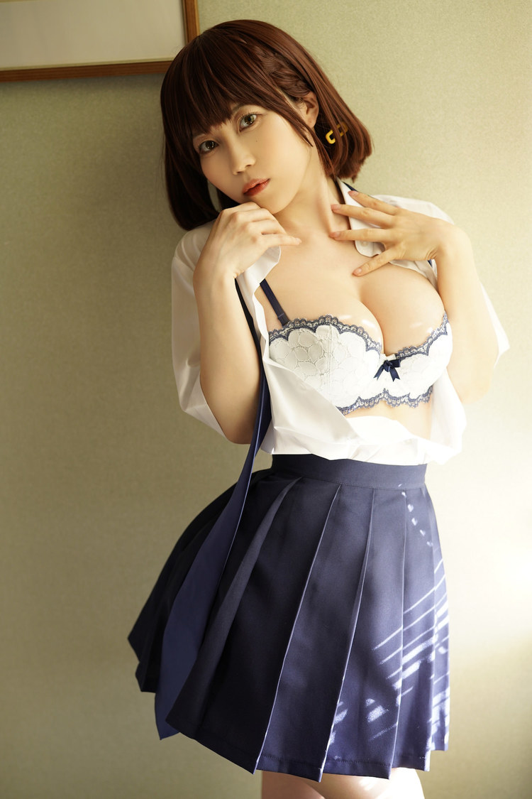 伊織いお（(C)ヤングマガジン/佐藤佑一）