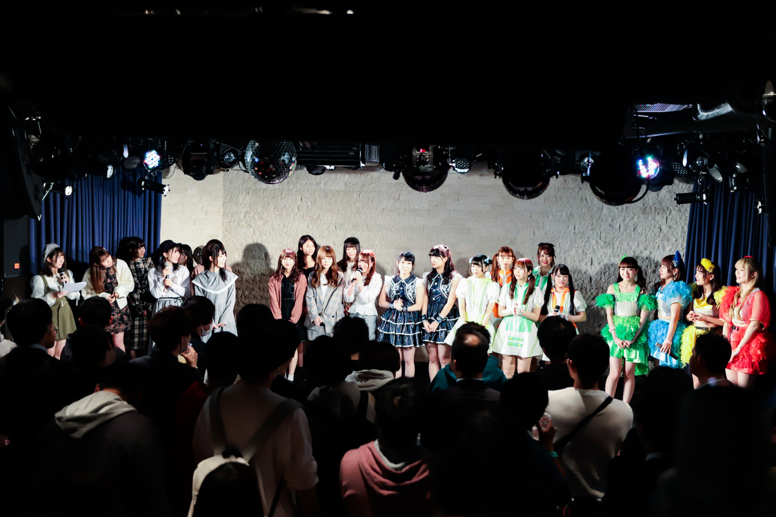 左から中江早紀、FES☆TIVE、桃色革命、Yamakatsu、われらがプワプワプーワプワ、メリーメリー♡ファンファーレ＜ぽぷろないと vol.6＞より