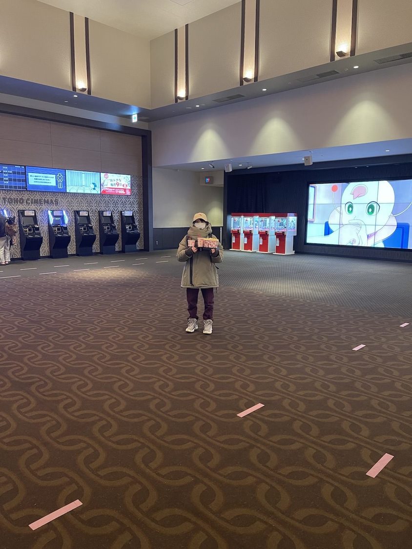 映画館でひとりぼっちのRaMu。