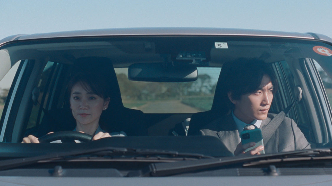 カロリーメイト新TV-CM「⻘いカロリーメイト」篇60秒／場面写真