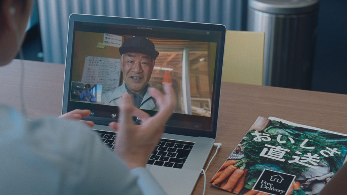 カロリーメイト新TV-CM「⻘いカロリーメイト」篇60秒／場面写真