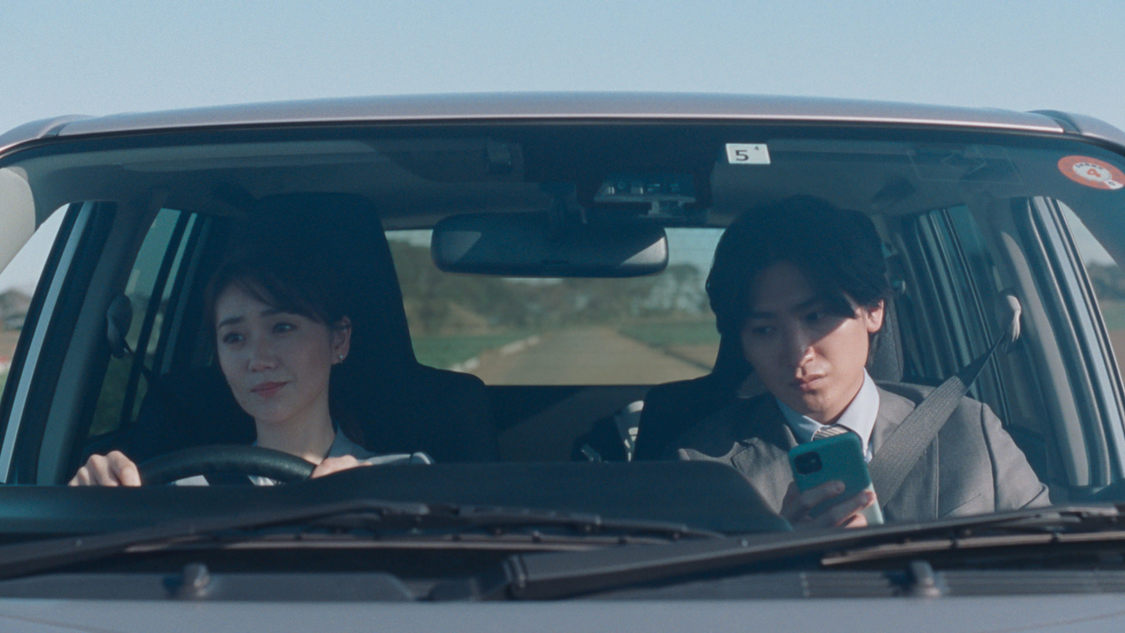 カロリーメイト新TV-CM「⻘いカロリーメイト」篇60秒／場面写真