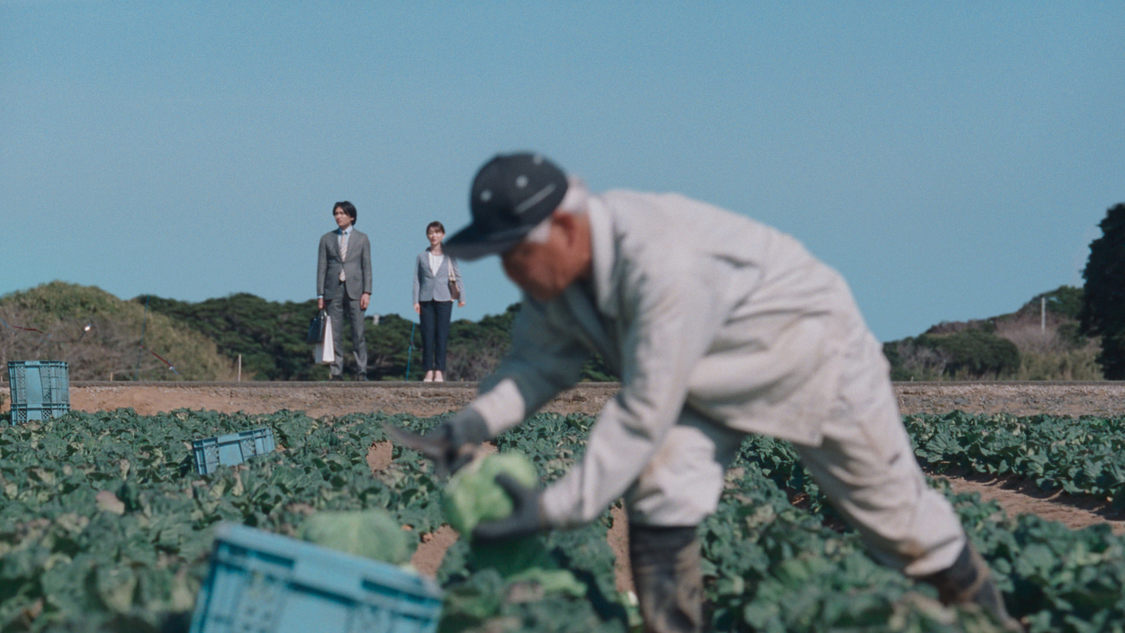 カロリーメイト新TV-CM「⻘いカロリーメイト」篇60秒／場面写真