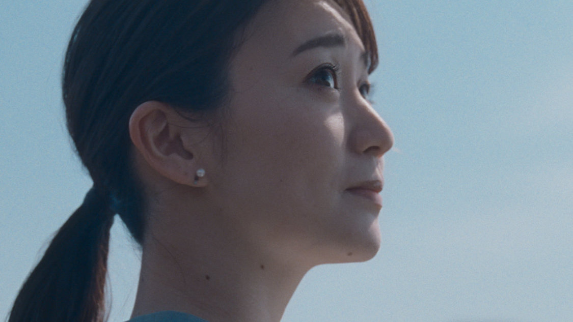 カロリーメイト新TV-CM「⻘いカロリーメイト」篇60秒／場面写真