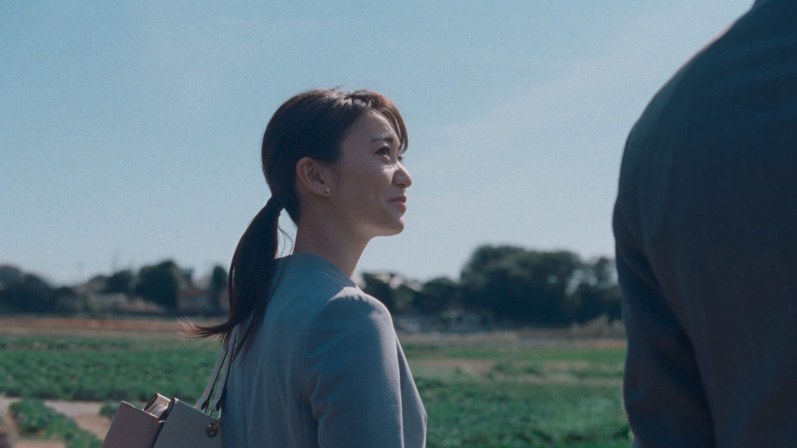 カロリーメイト新TV-CM「⻘いカロリーメイト」篇60秒／場面写真