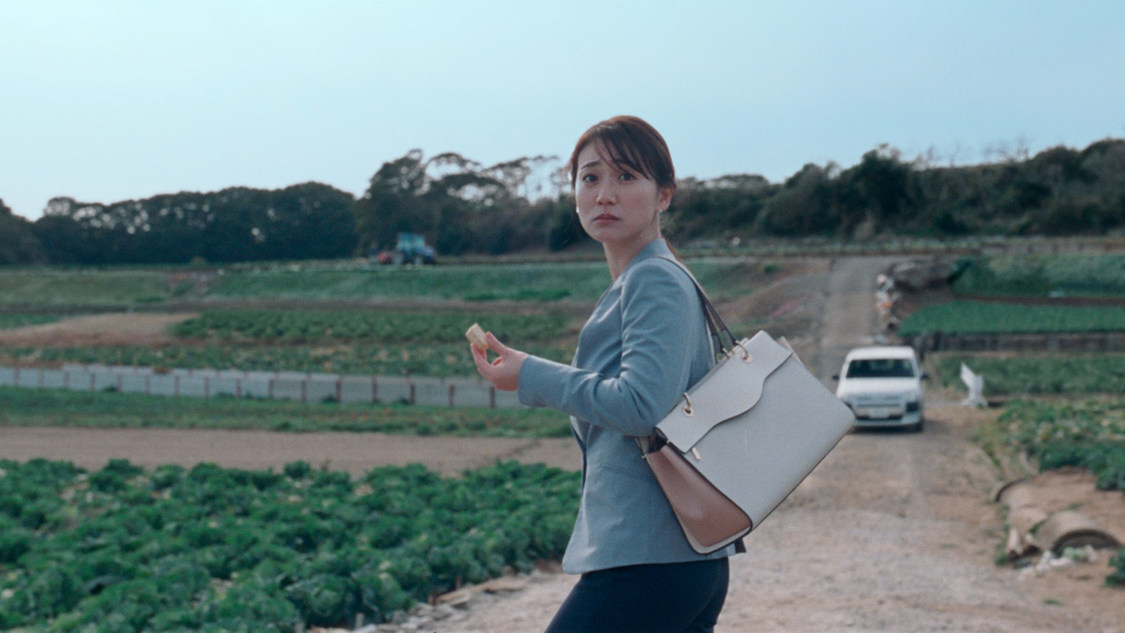 カロリーメイト新TV-CM「⻘いカロリーメイト」篇60秒／場面写真