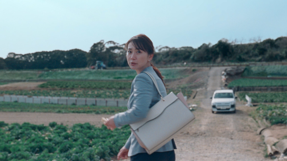 カロリーメイト新TV-CM「⻘いカロリーメイト」篇60秒／場面写真