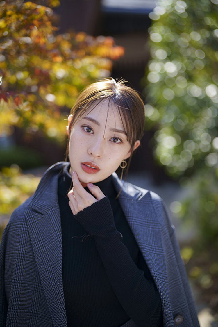 『藤江れいなカレンダー』より