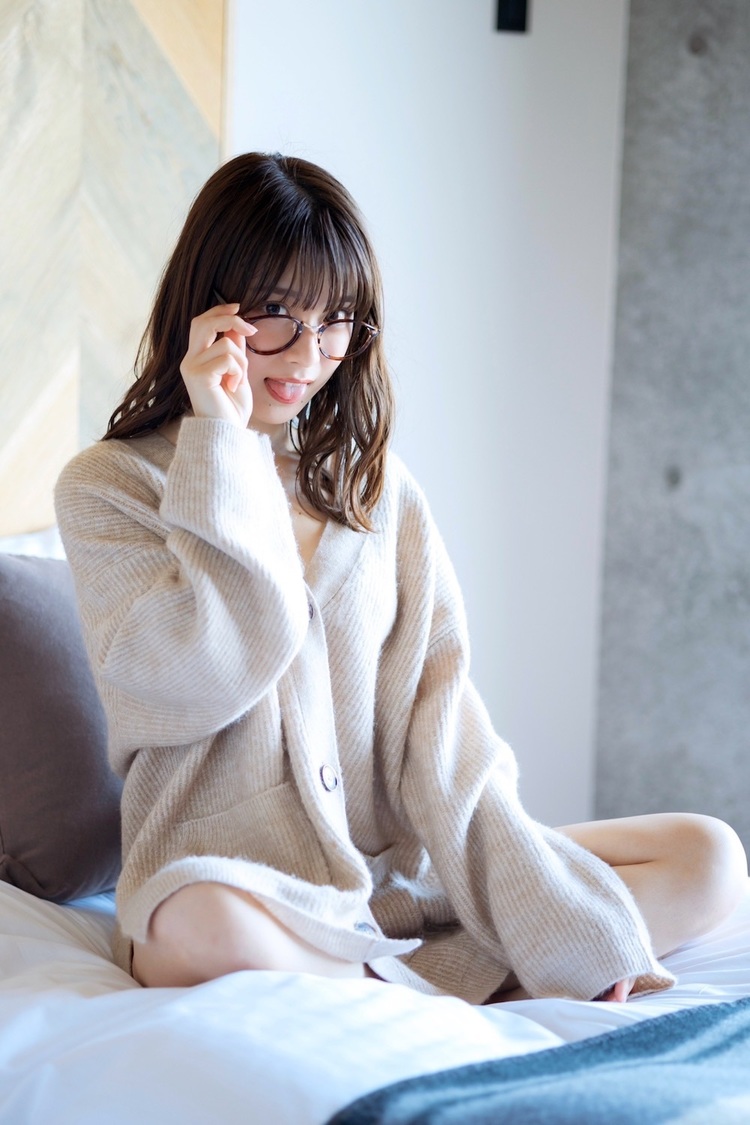 まるぴ（©鈴木ゴータ『ヤングマガジン』スタイリスト：野田陽子（ミタケイショウ）ヘアメイク：田森春菜（JULLY））