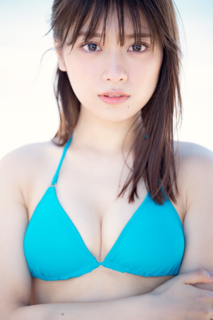 まるぴ（©鈴木ゴータ『ヤングマガジン』スタイリスト：野田陽子（ミタケイショウ）ヘアメイク：田森春菜（JULLY））