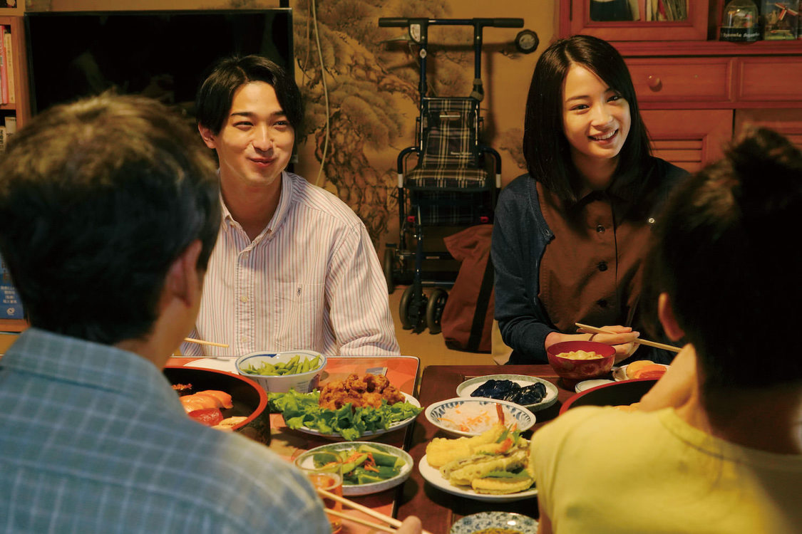 映画『流浪の月』場面写真（©2022「流浪の月」製作委員会）