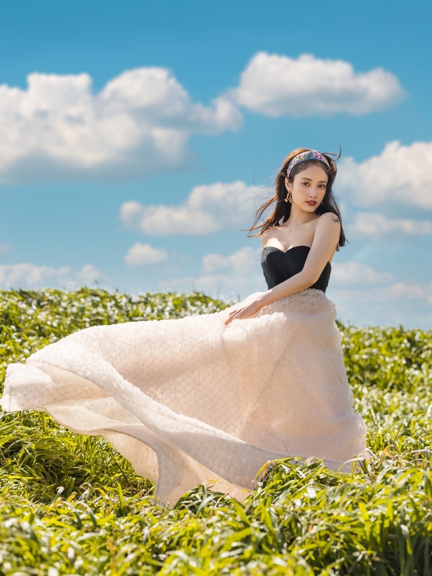 谷まりあ『ゼクシィ海外ウエディング 2022 Summer & Autumn』アザーカット