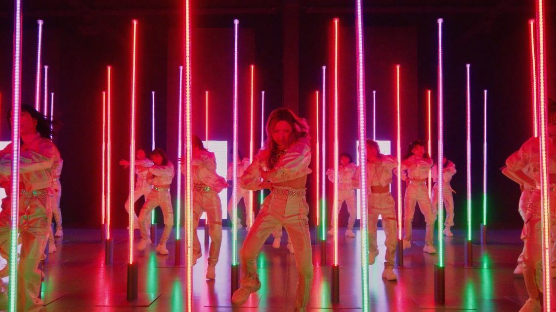 「元カレです」MVより（©AKB48/キングレコード）