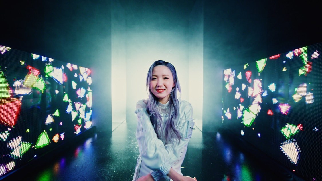 「元カレです」MVより（©AKB48/キングレコード）