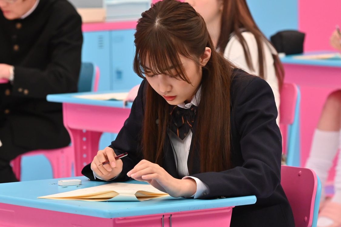 黒木ひかり『呼び出し先生タナカ』（(C)フジテレビ）