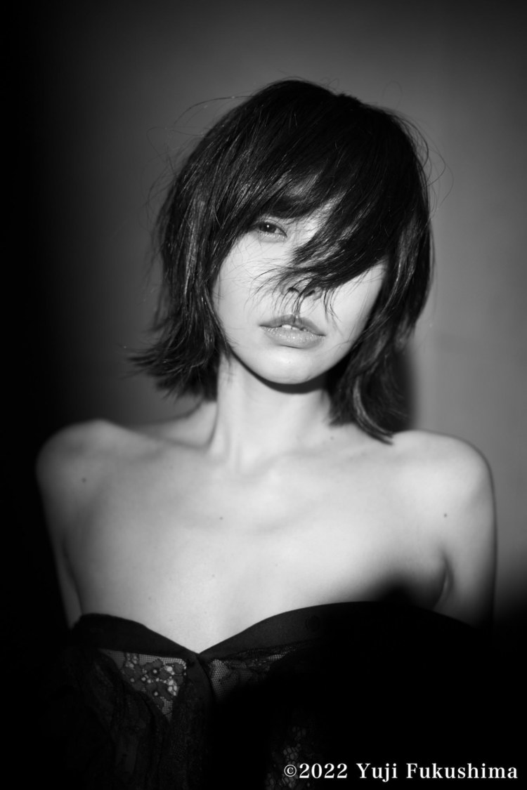 ＜真中つぐ×福島裕二 写真展 -わたし-＞