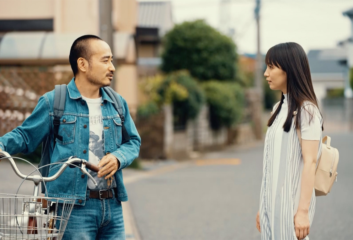 『WOWOWオリジナルドラマ 椅子』第1話「電球を替えたい」場面写真