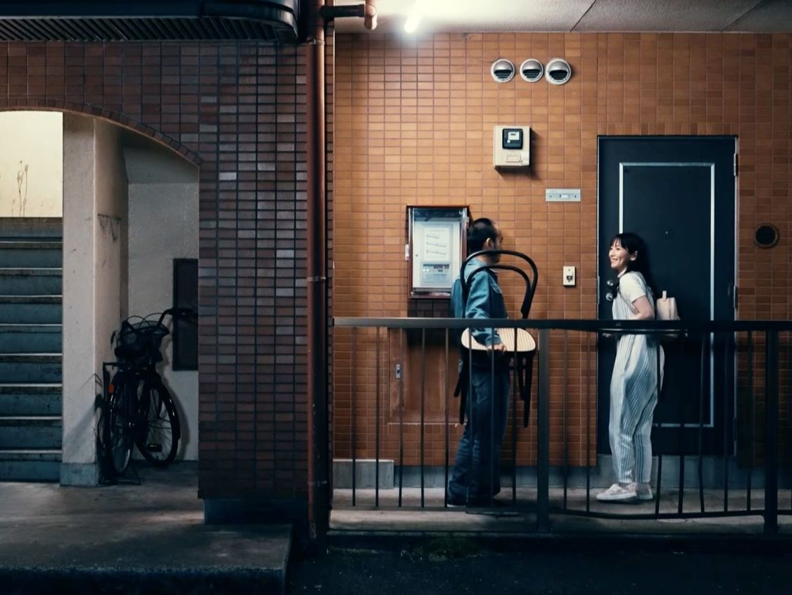 『WOWOWオリジナルドラマ 椅子』第1話「電球を替えたい」場面写真