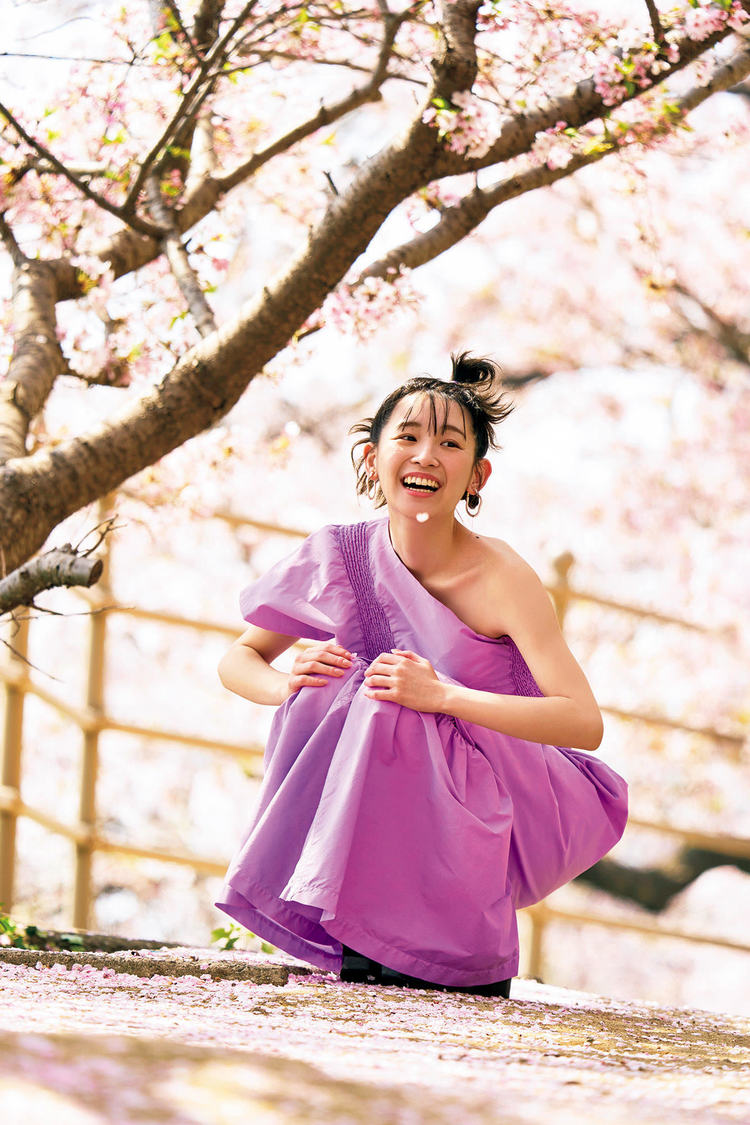 浅川梨奈写真集『GR∞WTH（グロース）』より