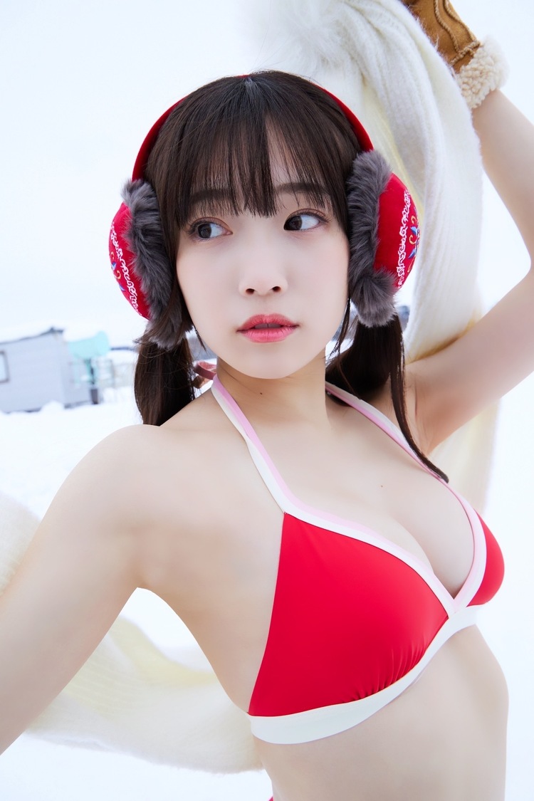 岸みゆ（© Takeo Dec.／小学館）