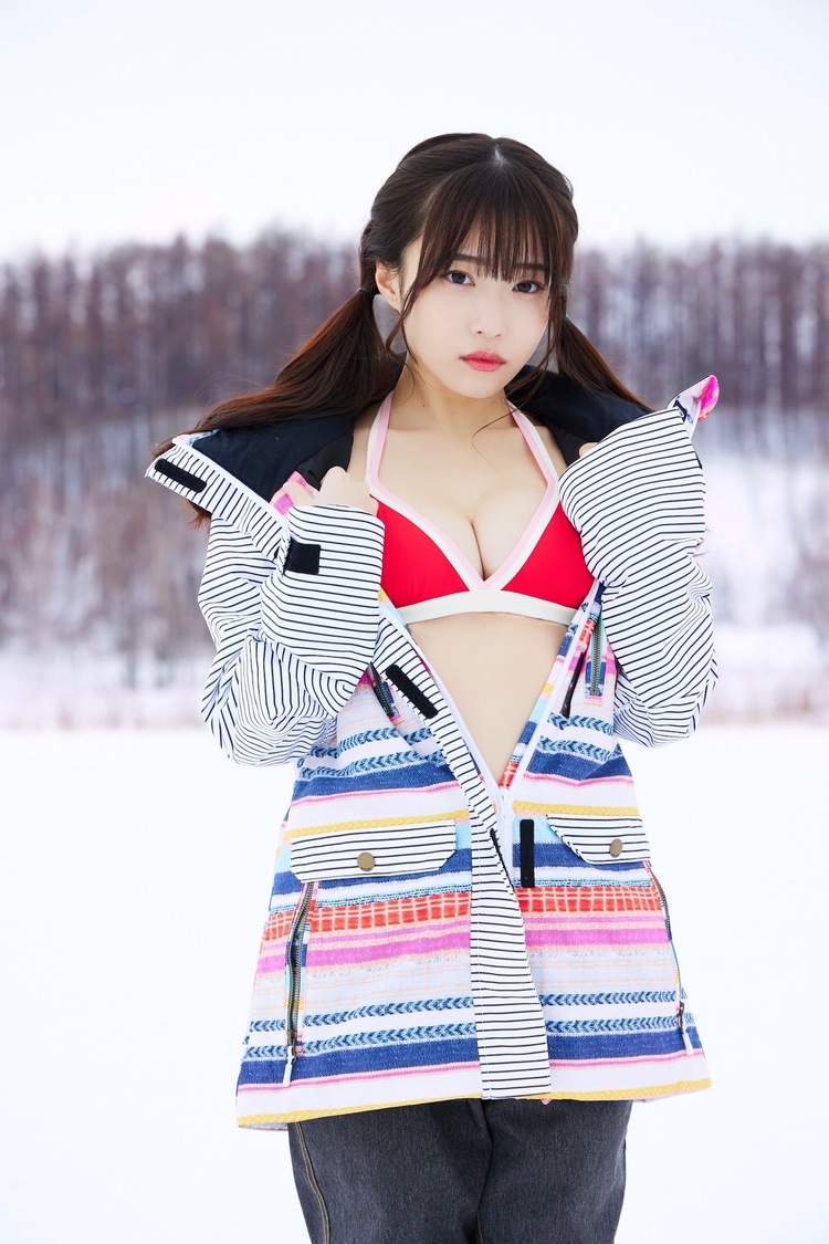 岸みゆ（© Takeo Dec.／小学館）