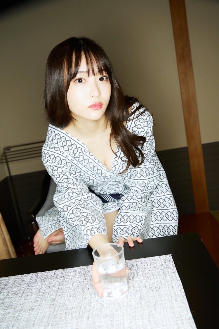 岸みゆ（© Takeo Dec.／小学館）