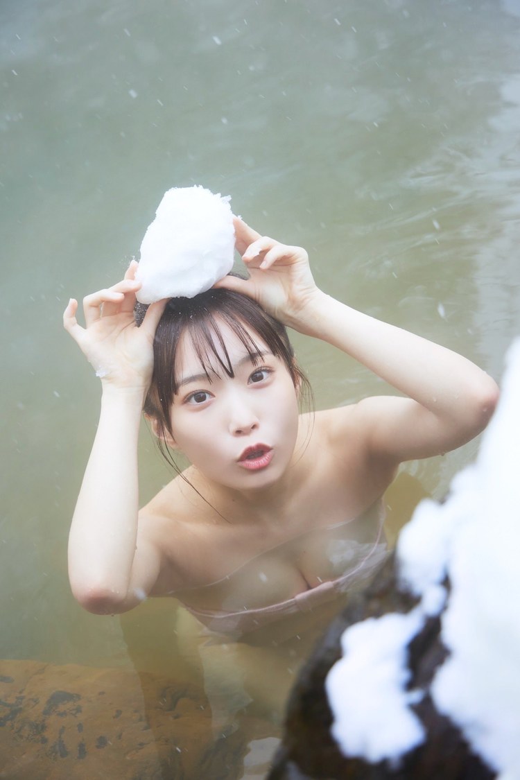 岸みゆ（© Takeo Dec.／小学館）