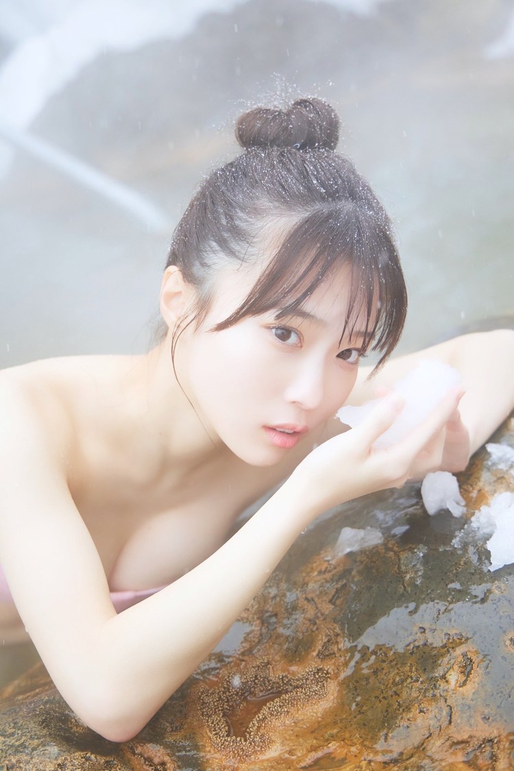 岸みゆ（© Takeo Dec.／小学館）