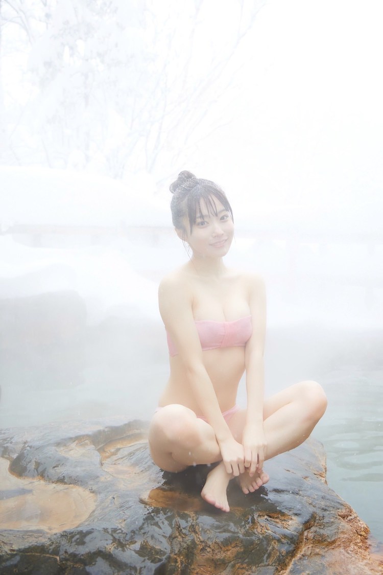 岸みゆ（© Takeo Dec.／小学館）