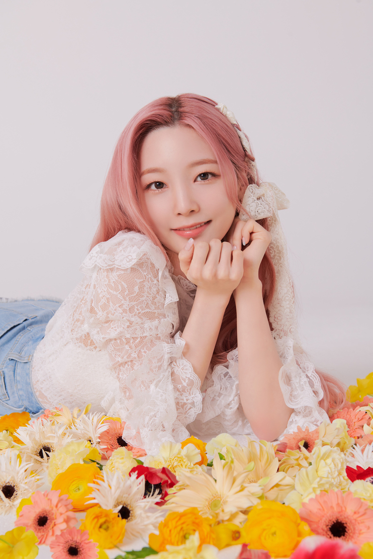 Yeonhee©2022 Woollim Entertainment Co.,Ltd. / YOSHIMOTO KOGYO CO.,LTD.