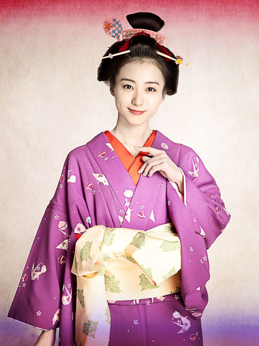 紫役：高田里穂