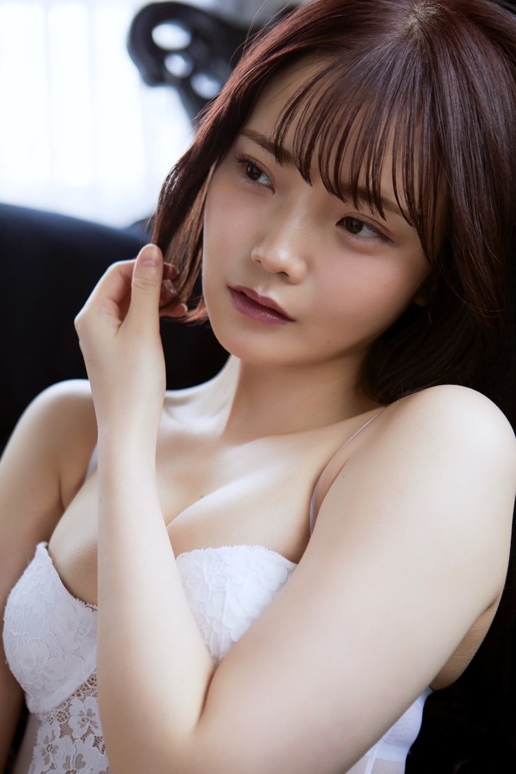 新谷姫加（撮影：小池大介／スタイリング：野田陽子（ミタケイショウ）／ヘア&メイク：田森春菜（JULLY））