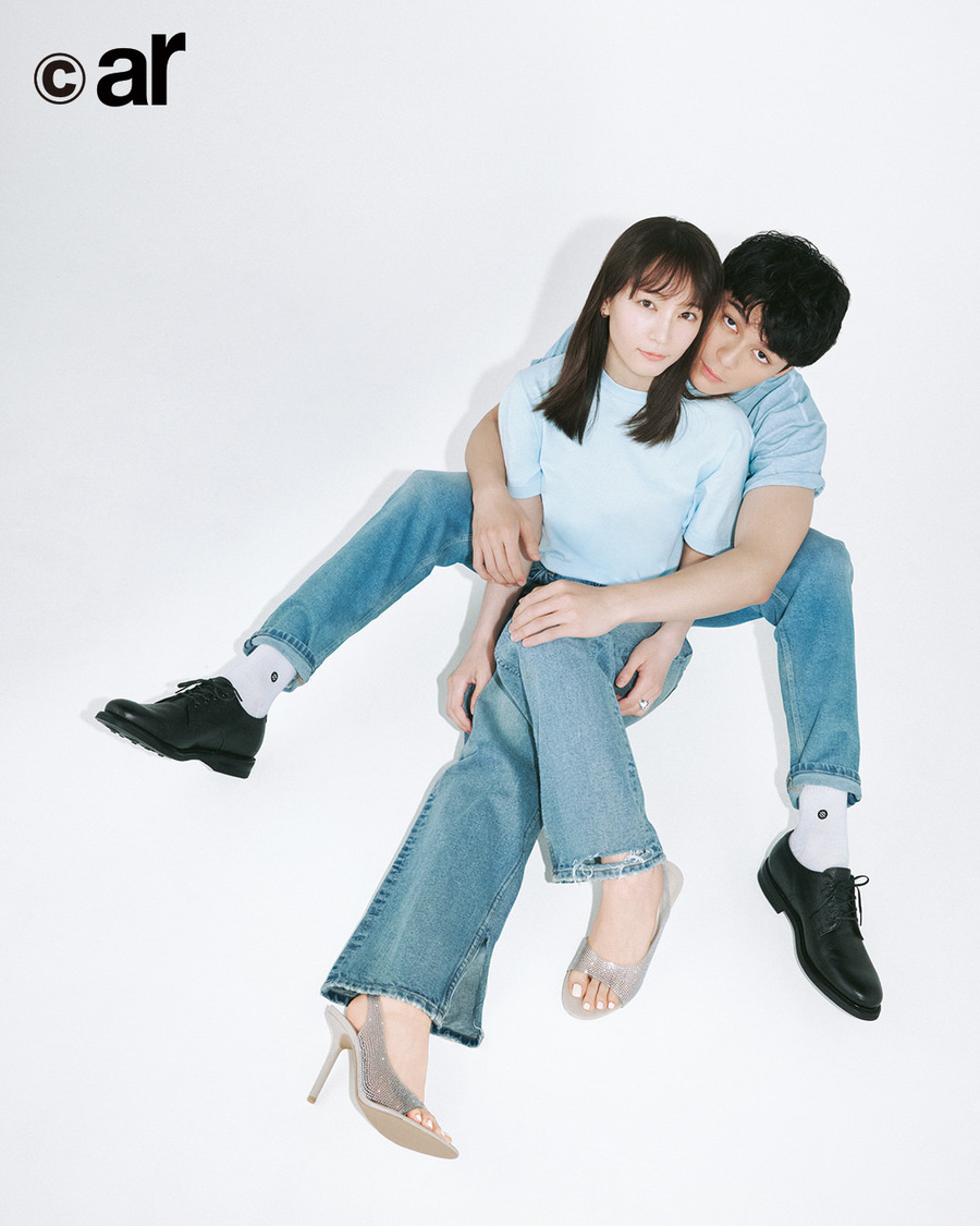 吉岡里帆＆眞栄田郷敦（『ar』7月号より）