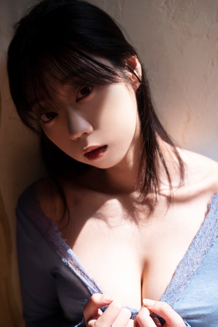 青山ひかる『FRIDAY』2022年6月10日発売号アザーカット（撮影：佐藤裕之）