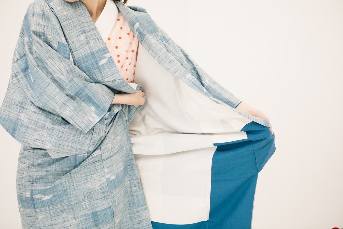 着付け中の江嶋綾恵梨